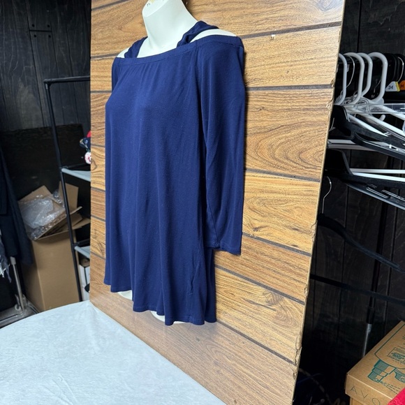 Avon size small (4-6) Navy Blue 3/4 Sleeve Relaxed Tunic Blouse off shoulder - Picture 7 of 7